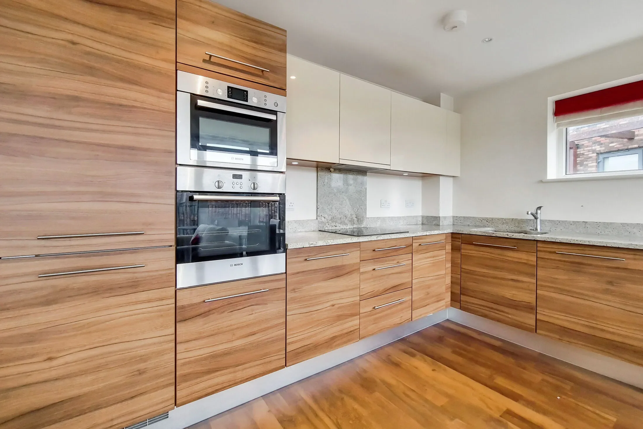 Flat Unwin Way in Greater London