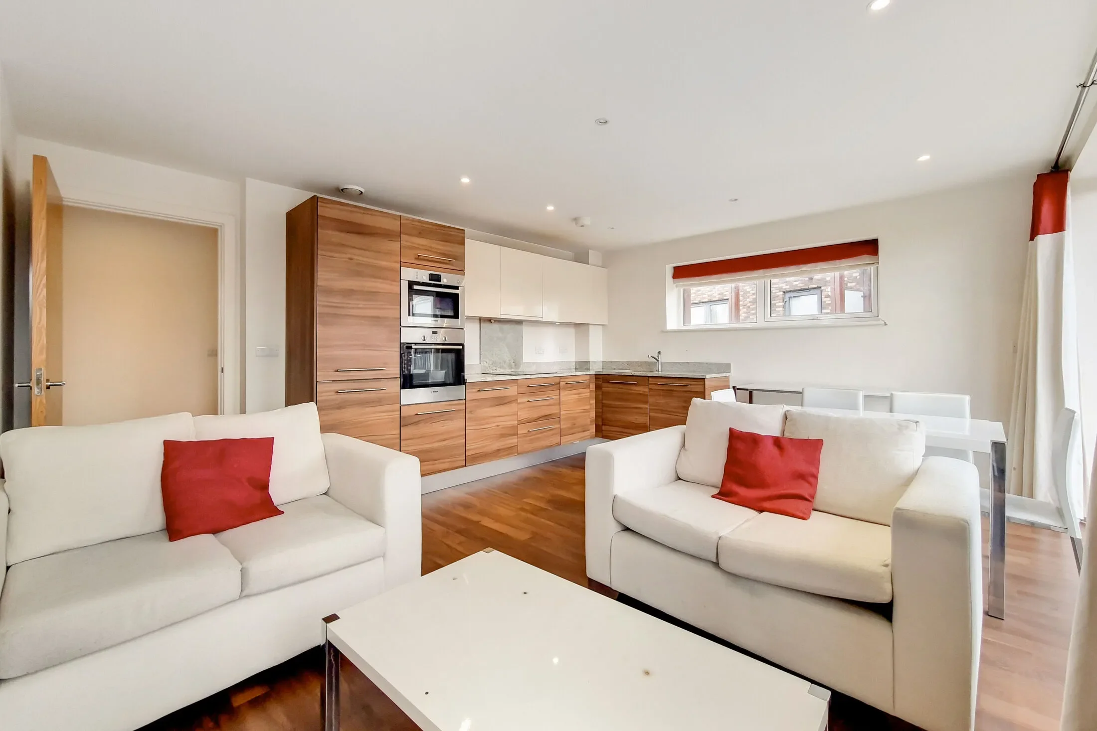 Flat Unwin Way in Greater London