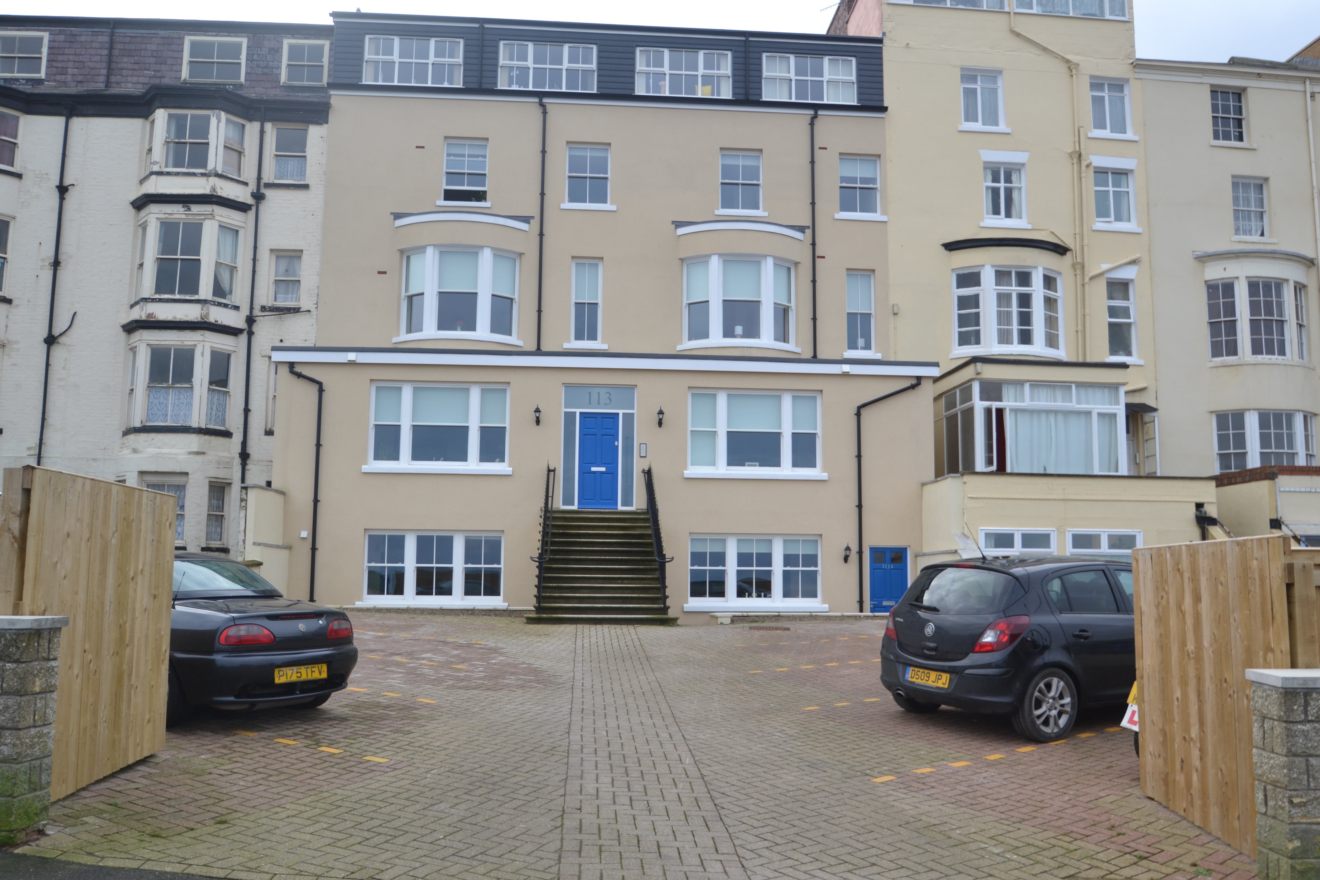 Flat North Marine Road in Scarborough