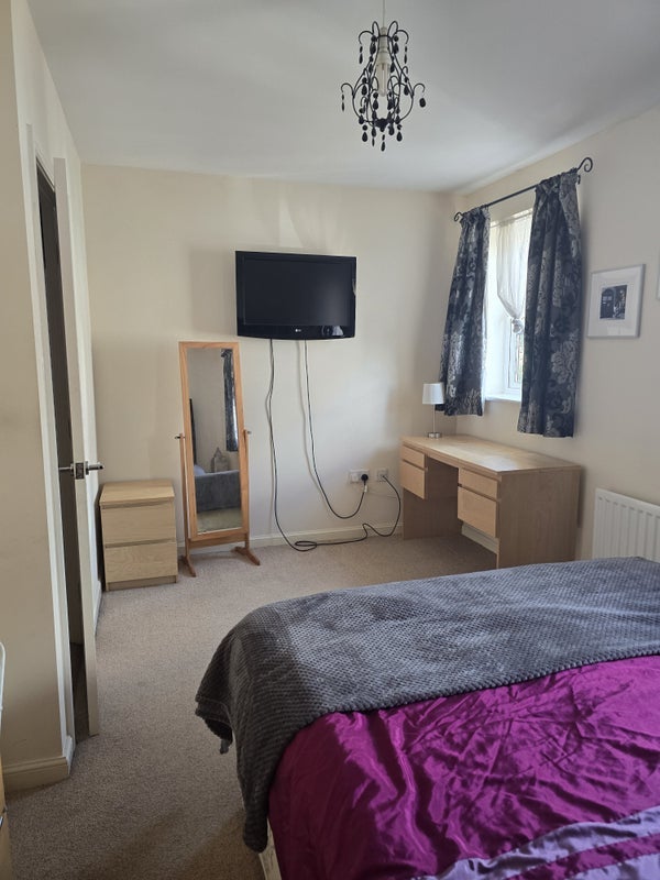 Room Hammond Road in Bristol
