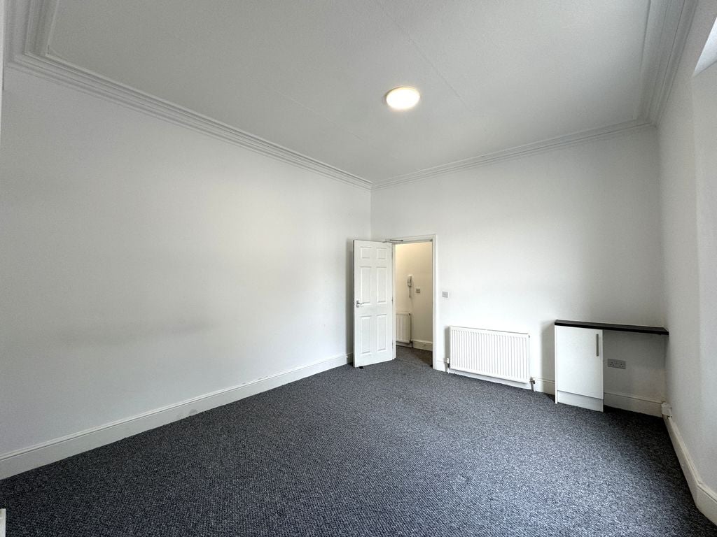 Flat Clytha Square in Newport