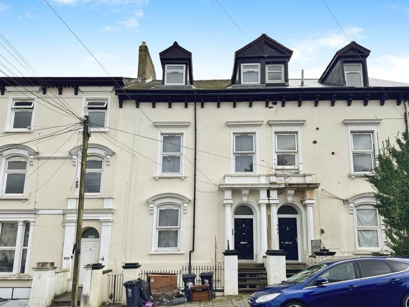 Flat Clytha Square in Newport