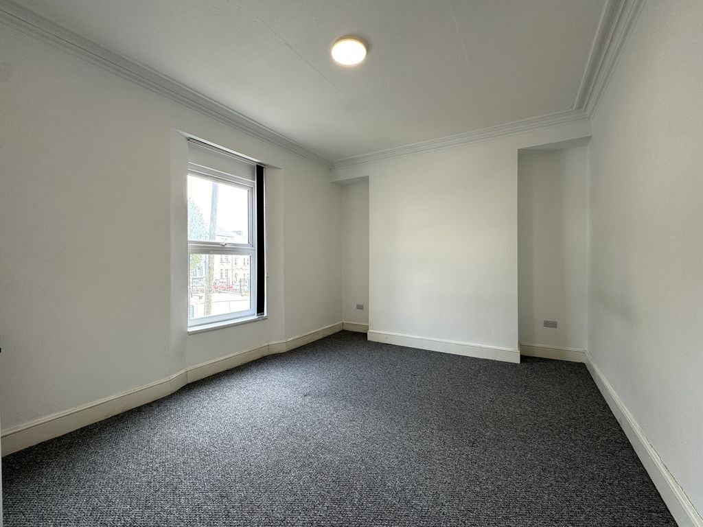 Flat Clytha Square in Newport