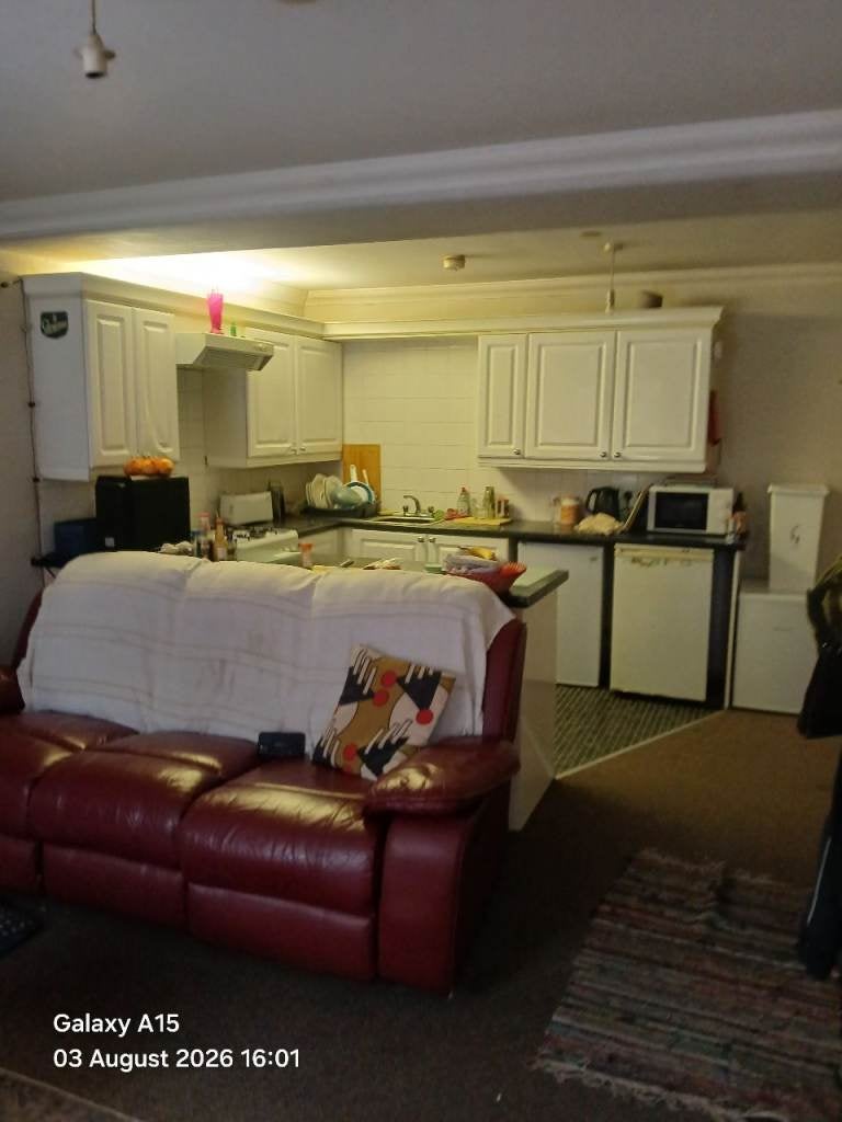 Room Grosvenor Crescent in Glasgow