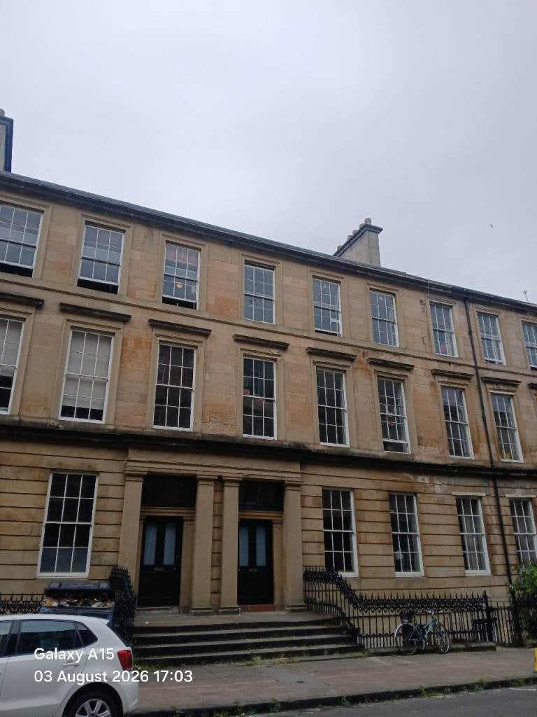 Room Grosvenor Crescent in Glasgow