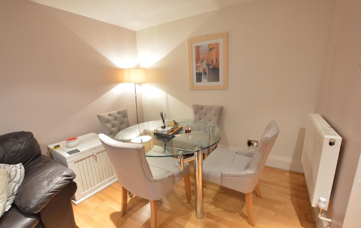 Flat Royal Drive in Greater London