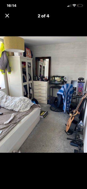 Room Collins Avenue in Bristol
