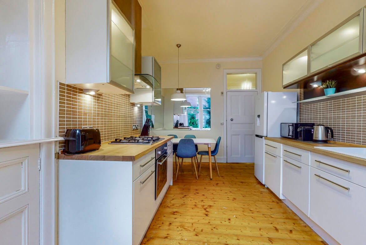 Flat Novar Drive in Glasgow