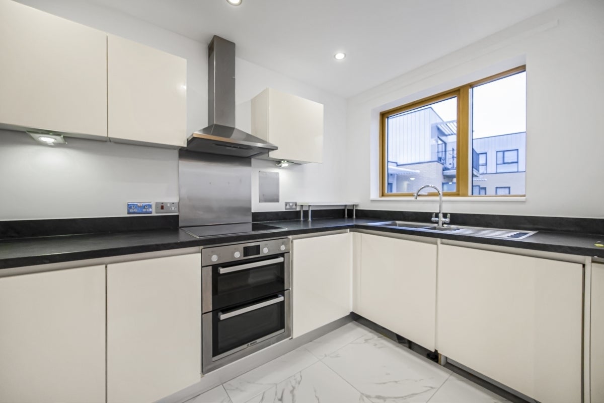 Flat Blackheath Hill in Greater London