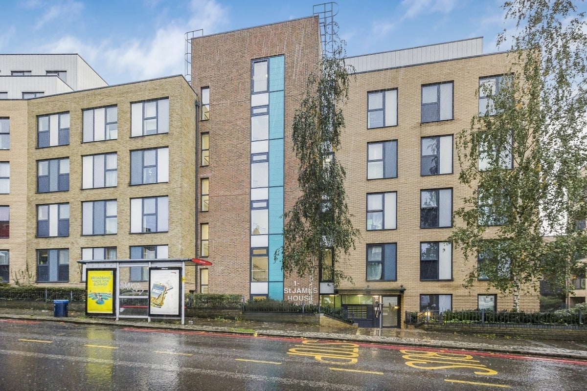 Flat Blackheath Hill in Greater London
