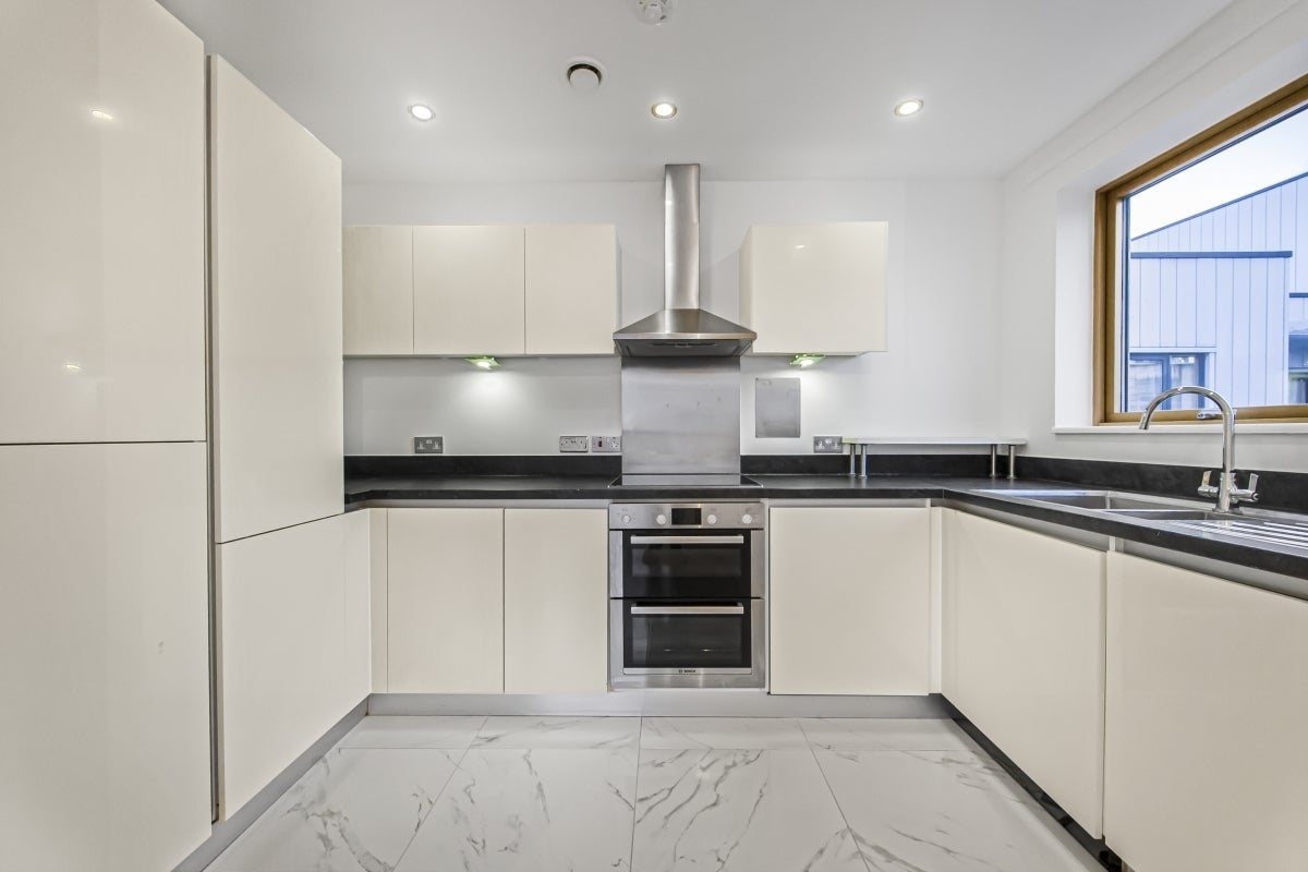 Flat Blackheath Hill in Greater London