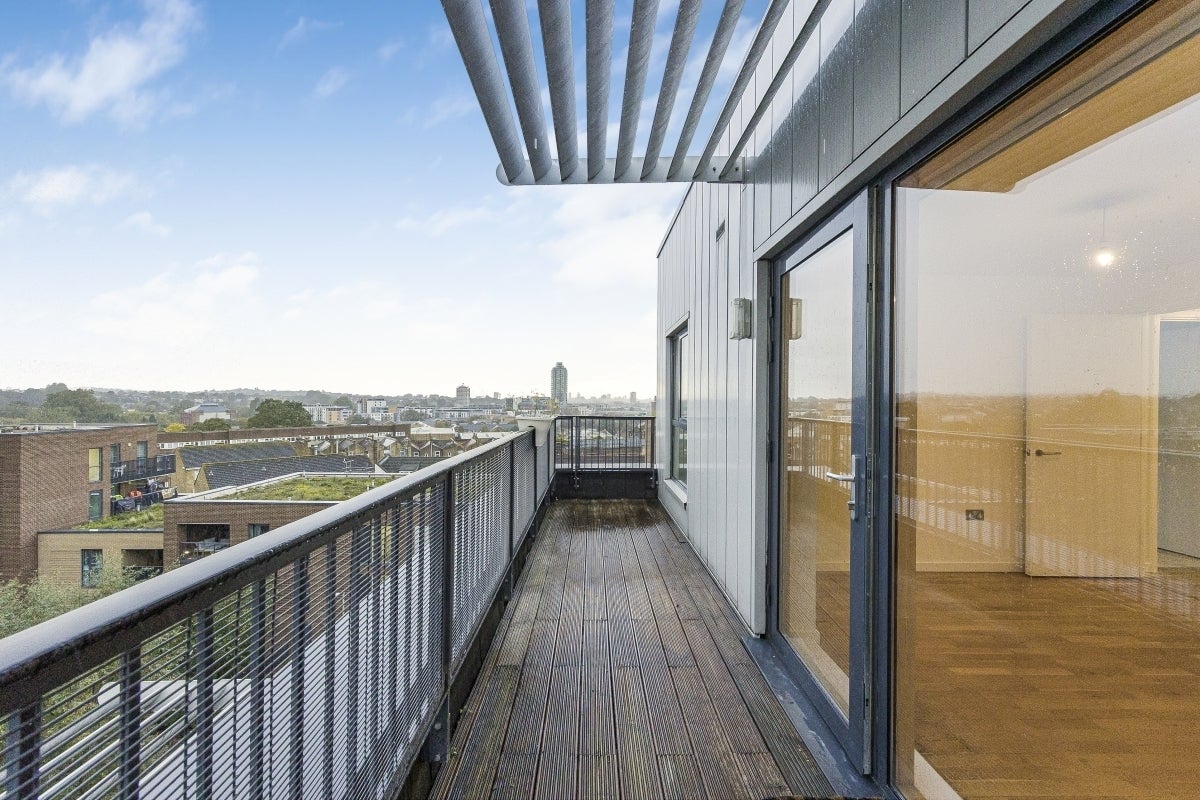 Flat Blackheath Hill in Greater London