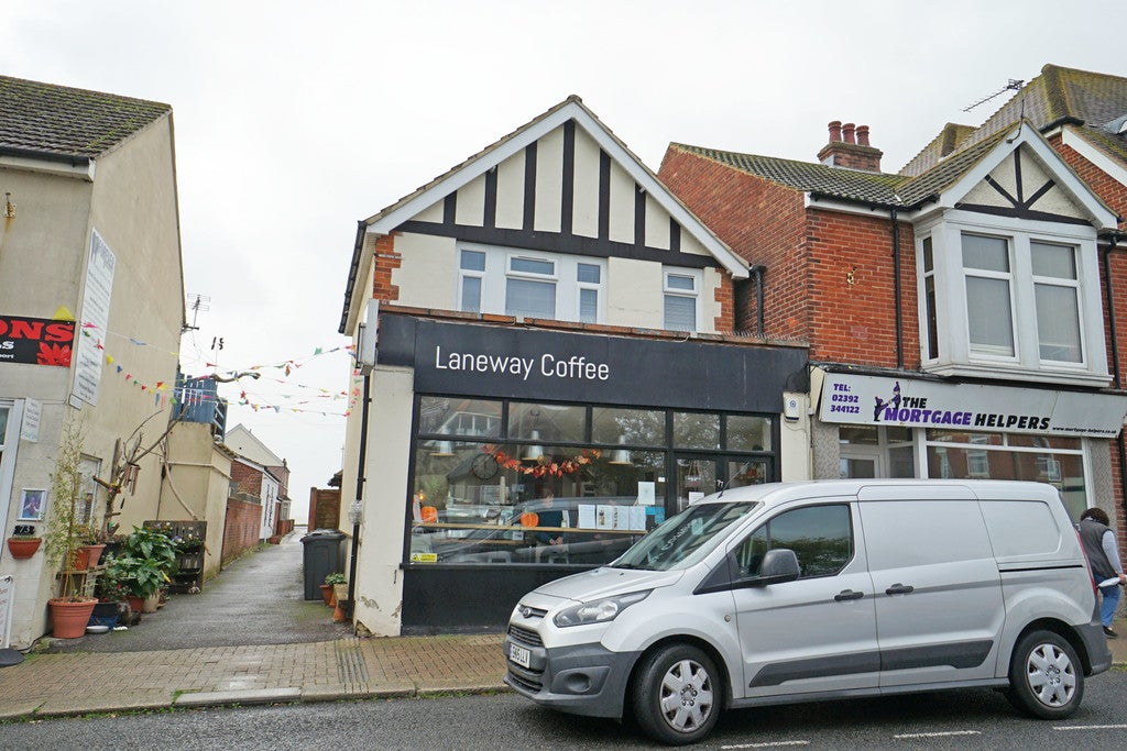 Flat High Street in Lee-on-the-Solent