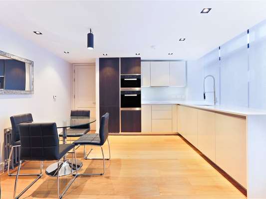Flat Grosvenor Road in City of Westminster