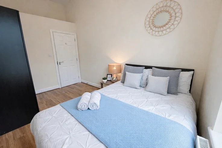 Flat Dewhurst Road in Greater London