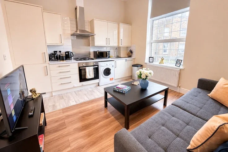 Flat Dewhurst Road in Greater London