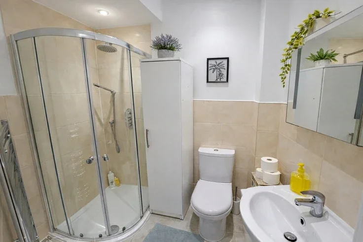 Flat Dewhurst Road in Greater London