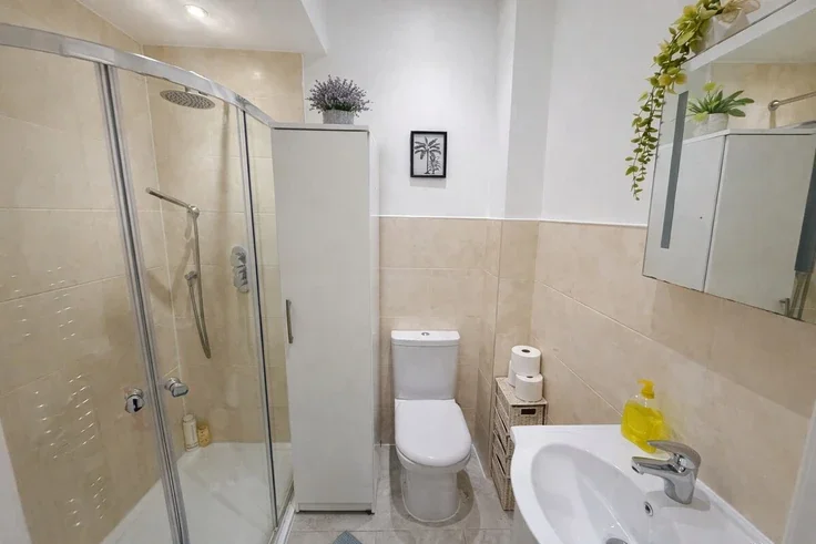 Flat Dewhurst Road in Greater London
