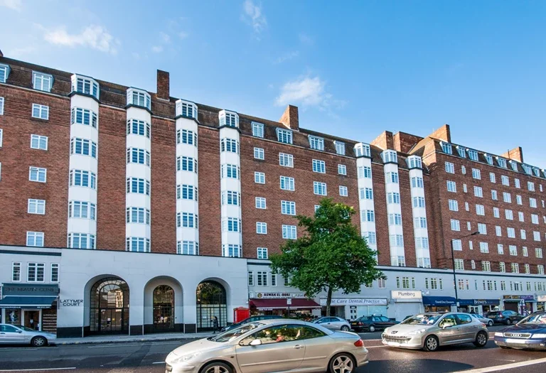Flat Hammersmith Road in Greater London