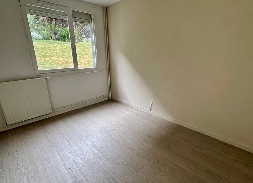 Flat Allée René in Livry-Gargan
