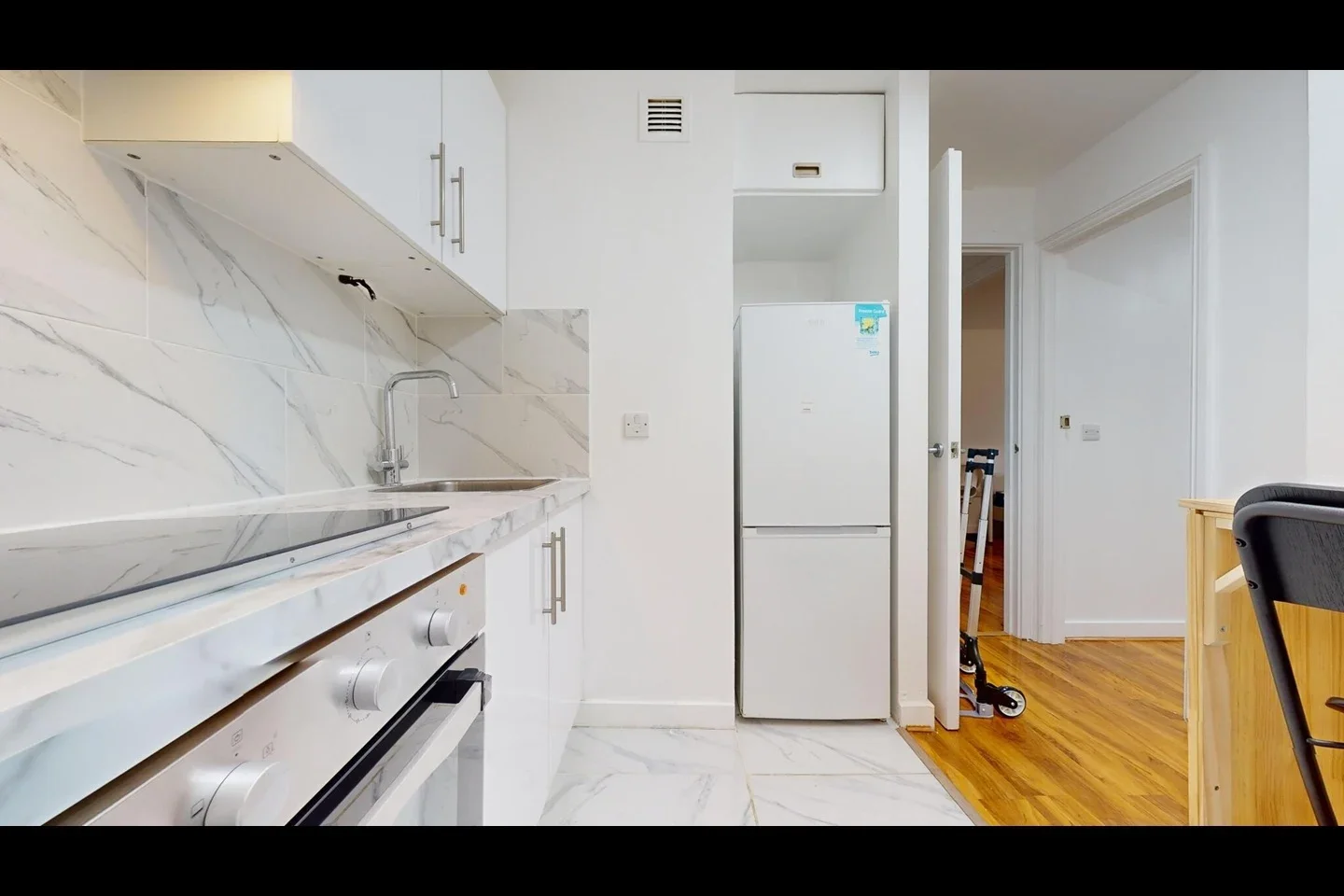 Flat Ladywell Road in Greater London