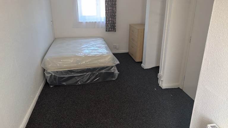 Flat Ashhurst Way in Oxford