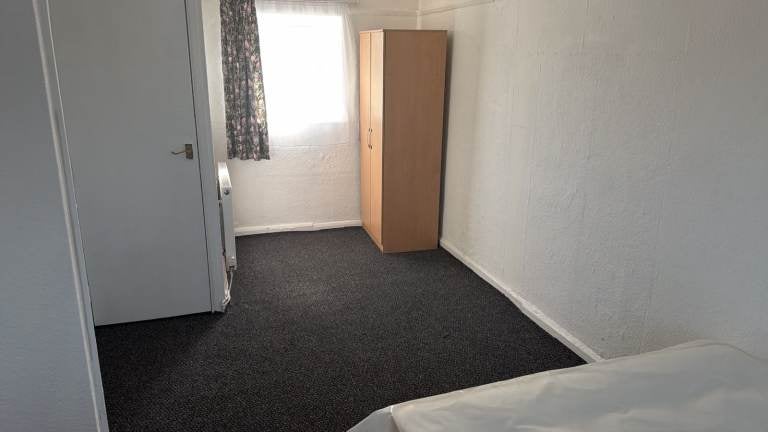 Flat Ashhurst Way in Oxford