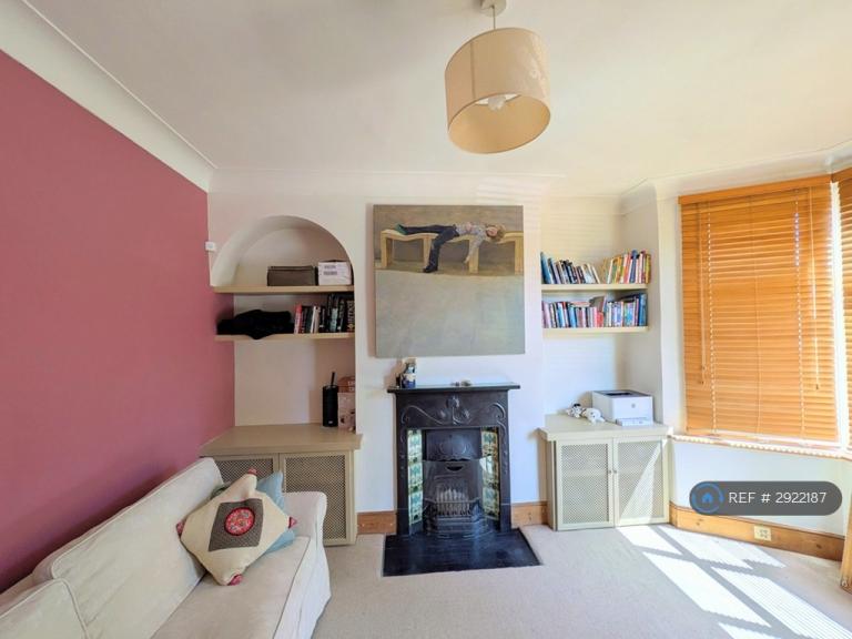 Room Ladbroke Road in Greater London