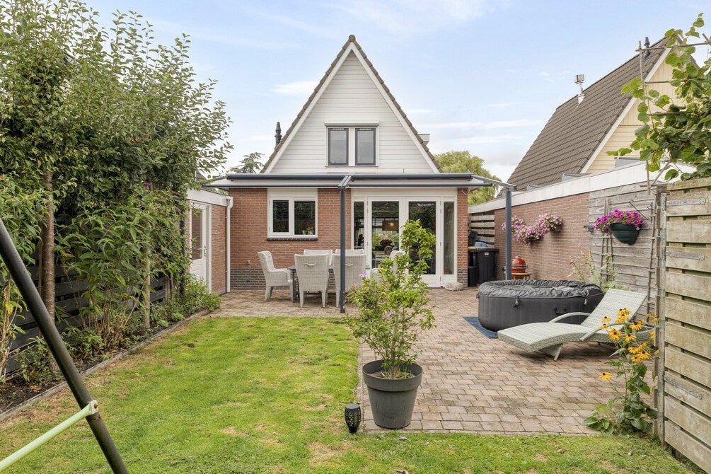 Huis Zwaluwenlaan 8 in Wieringerwaard