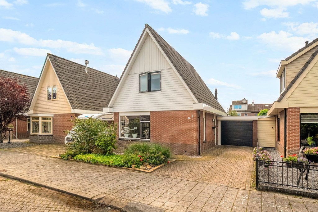 Zwaluwenlaan 8 in Wieringerwaard