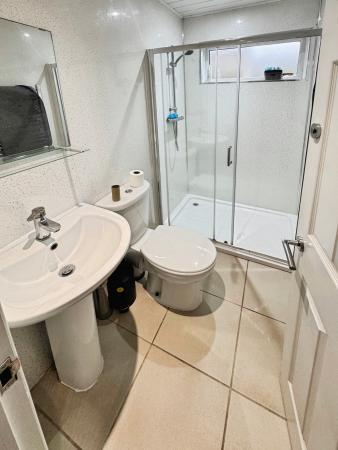 Room Reeves Avenue in Newcastle-under-Lyme