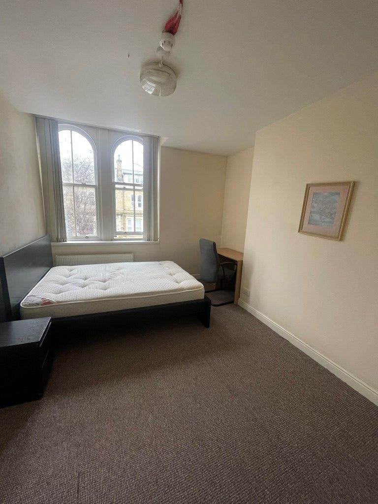 Flat Leeds Road in Bradford