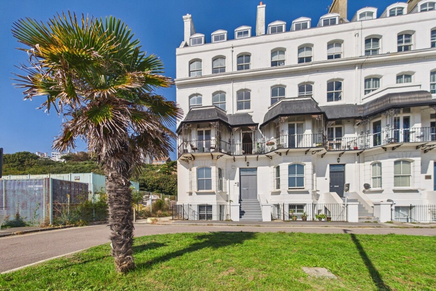 Flat Marine Parade in Folkestone and Hythe District
