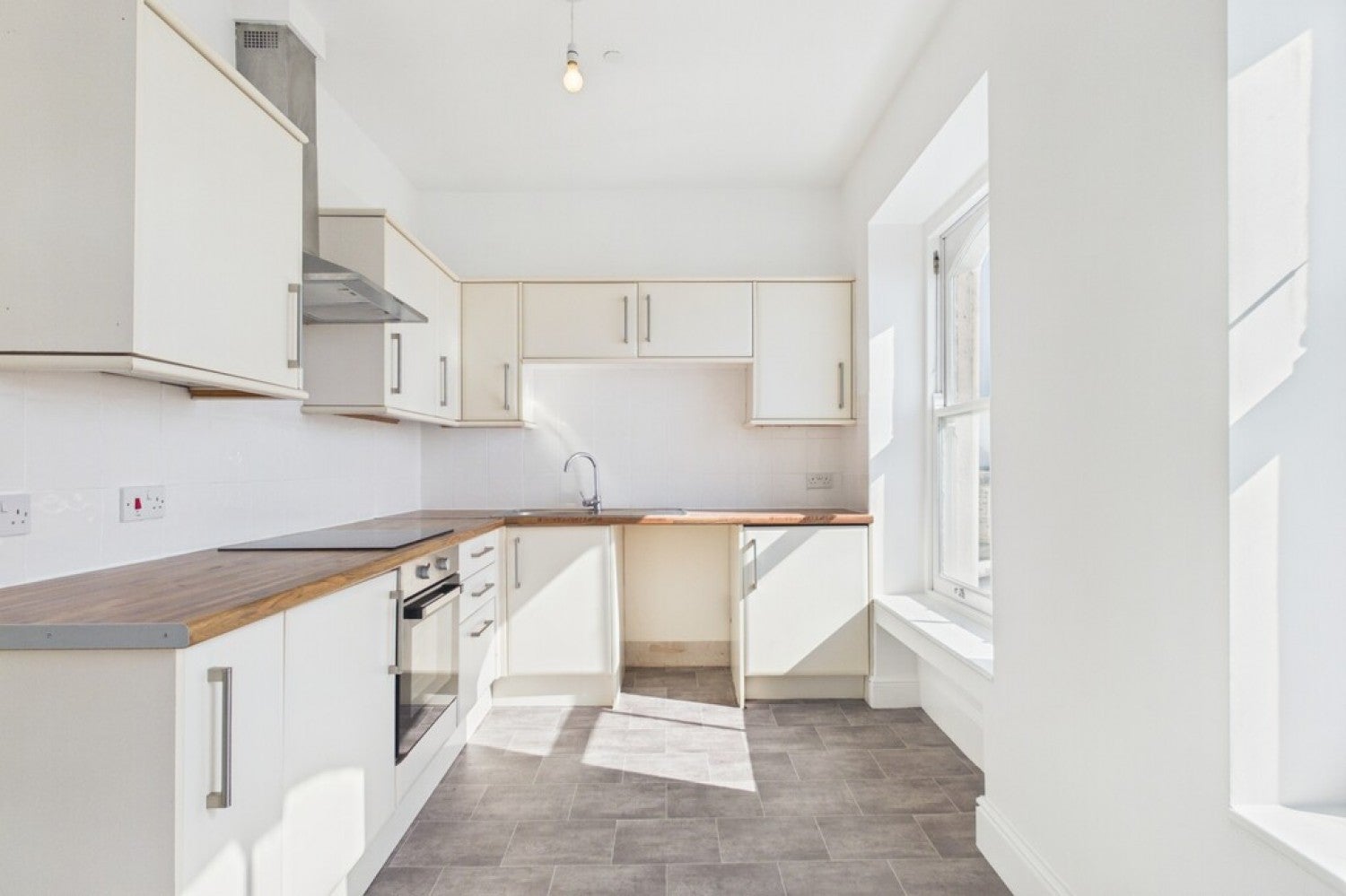 Flat Marine Parade in Folkestone and Hythe District