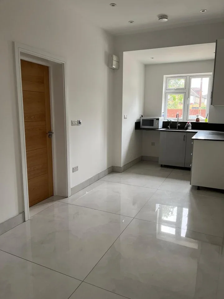 Room Hillview Road in Greater London