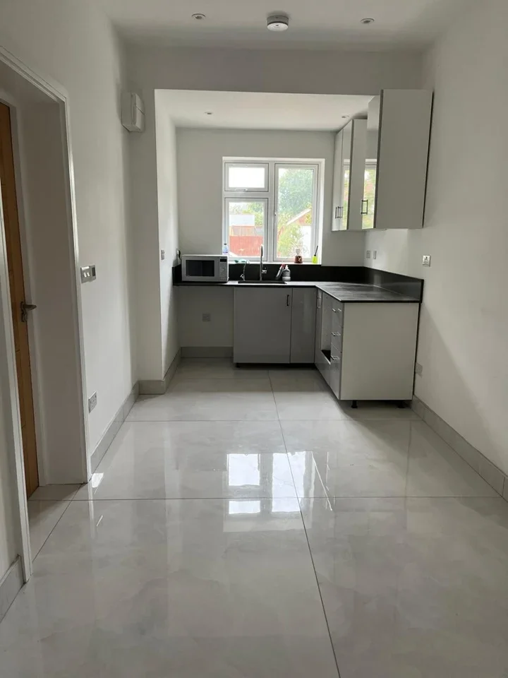 Room Hillview Road in Greater London