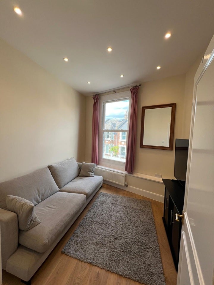 Flat Lillie Road in Greater London