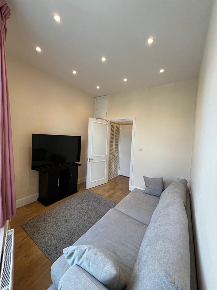 Flat Lillie Road in Greater London