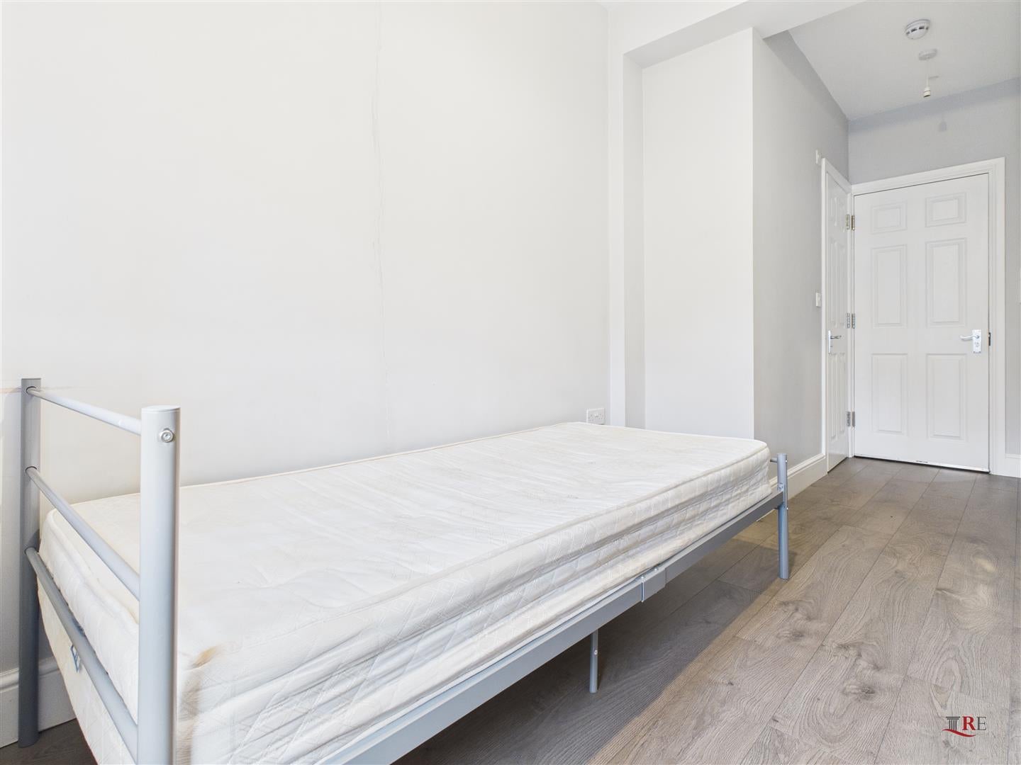 Room Reynolds Drive in Greater London