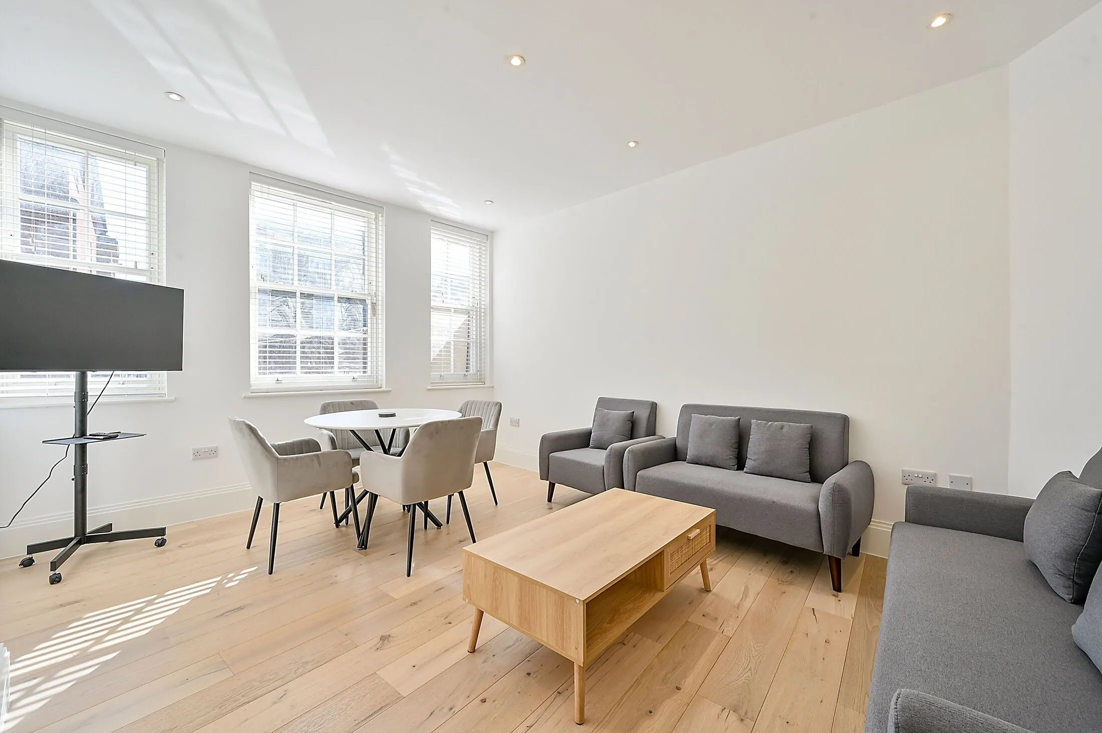 Flat Laurel Gardens in Greater London