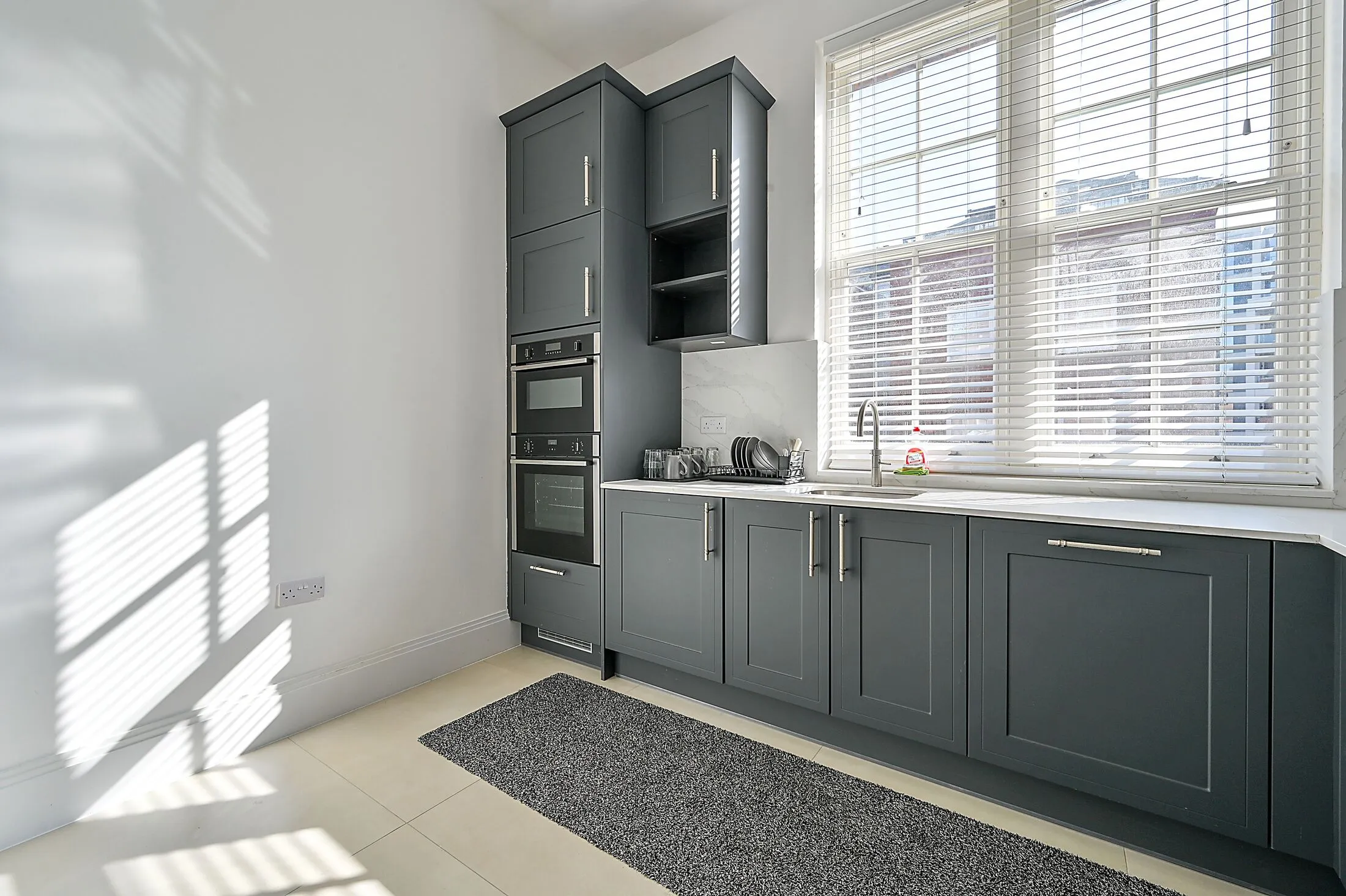 Flat Laurel Gardens in Greater London