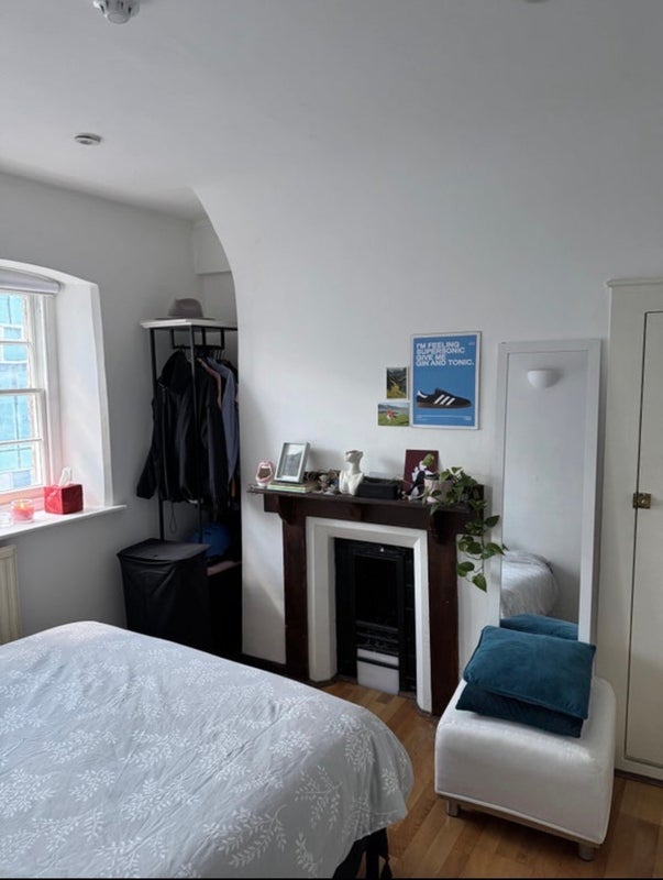 Room Worship Street in Greater London