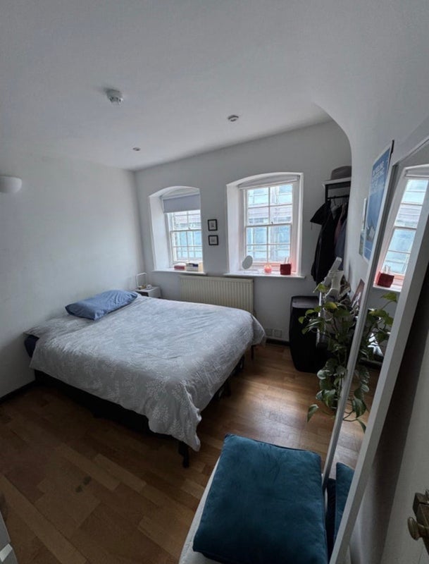 Room Worship Street in Greater London