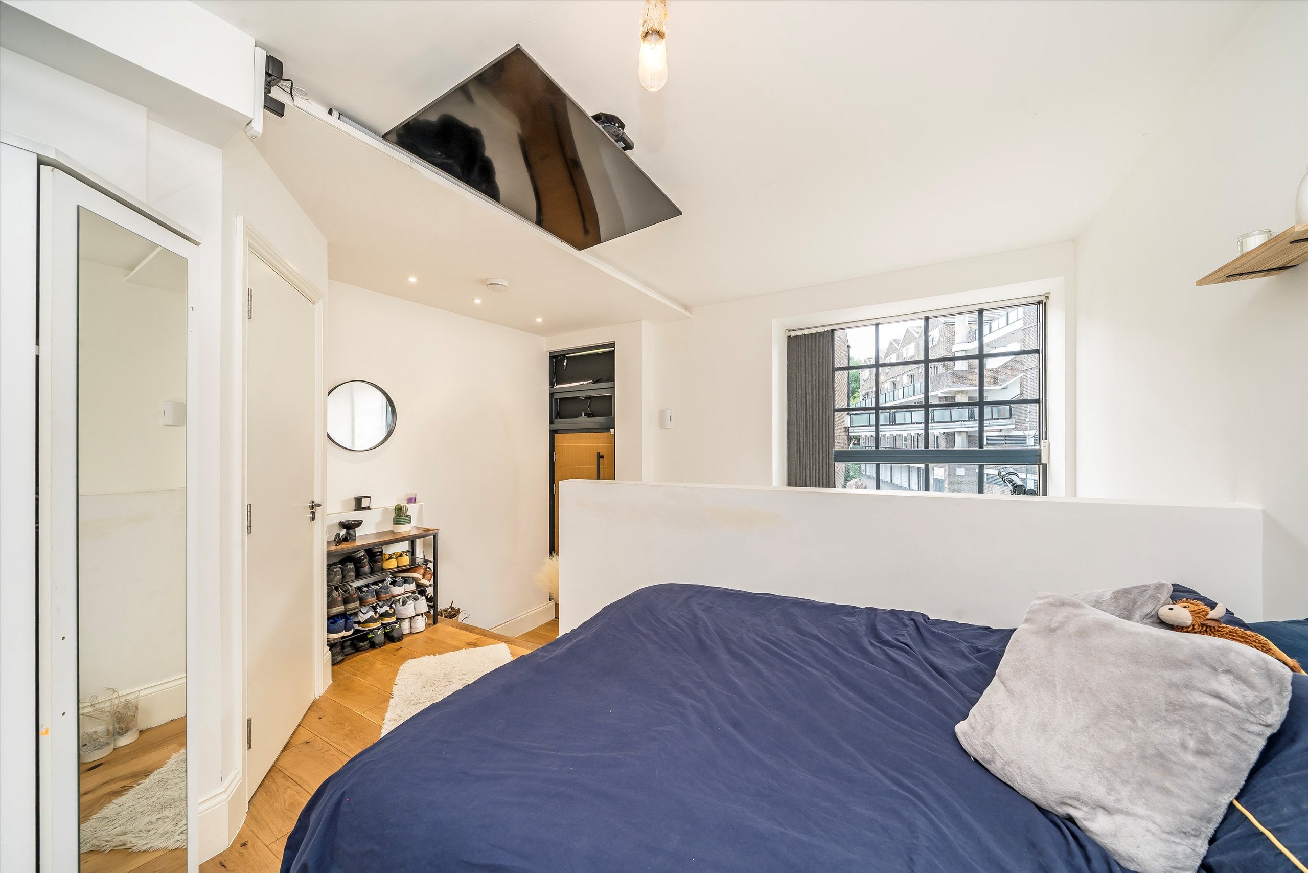 Flat Woodrow in Greater London