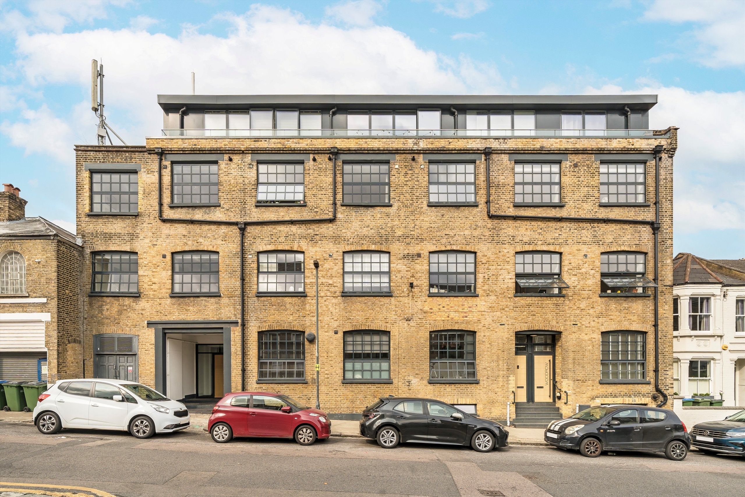 Flat Woodrow in Greater London