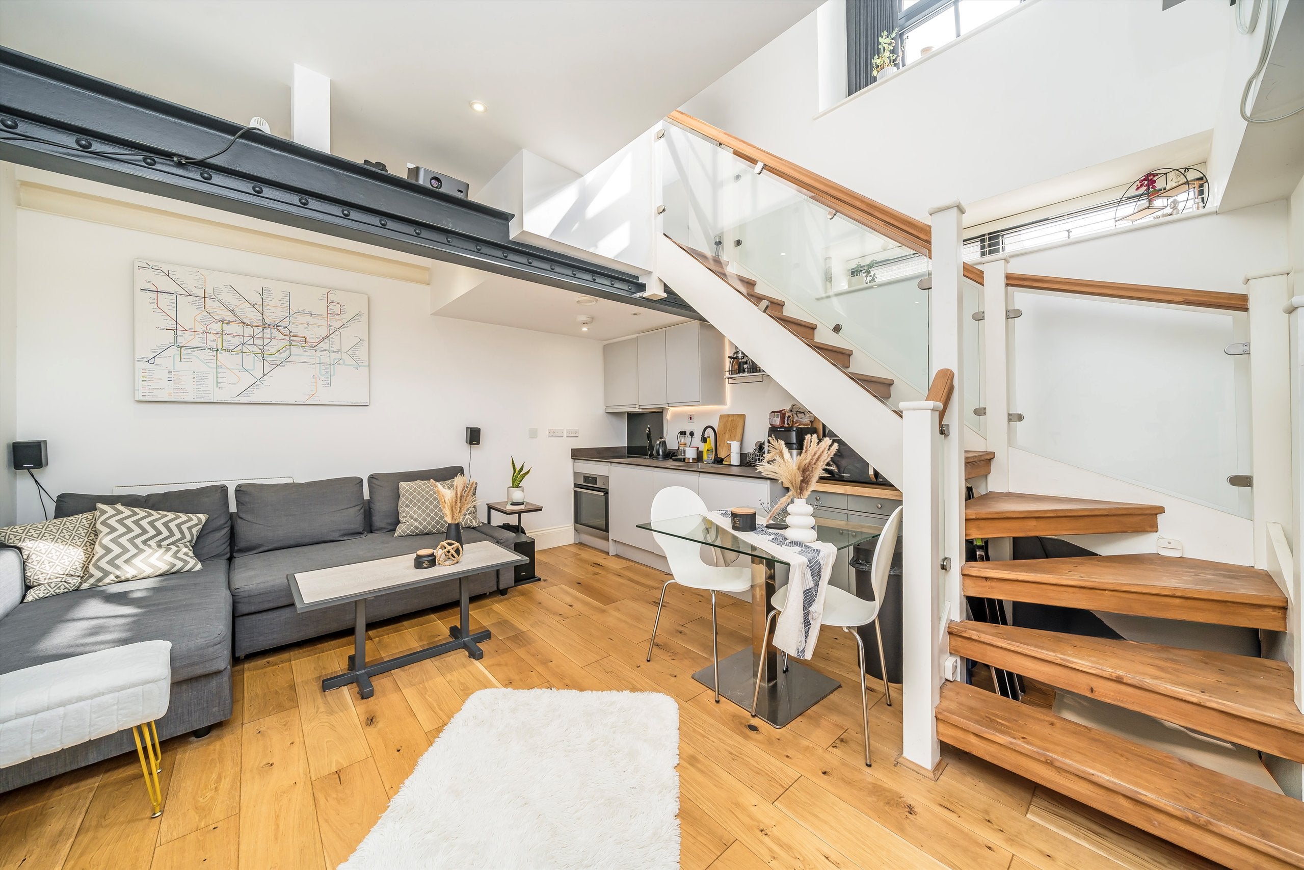 Flat Woodrow in Greater London