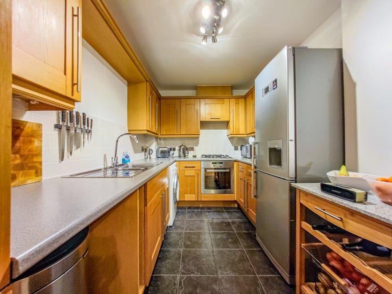 Flat Merbury Road in Greater London