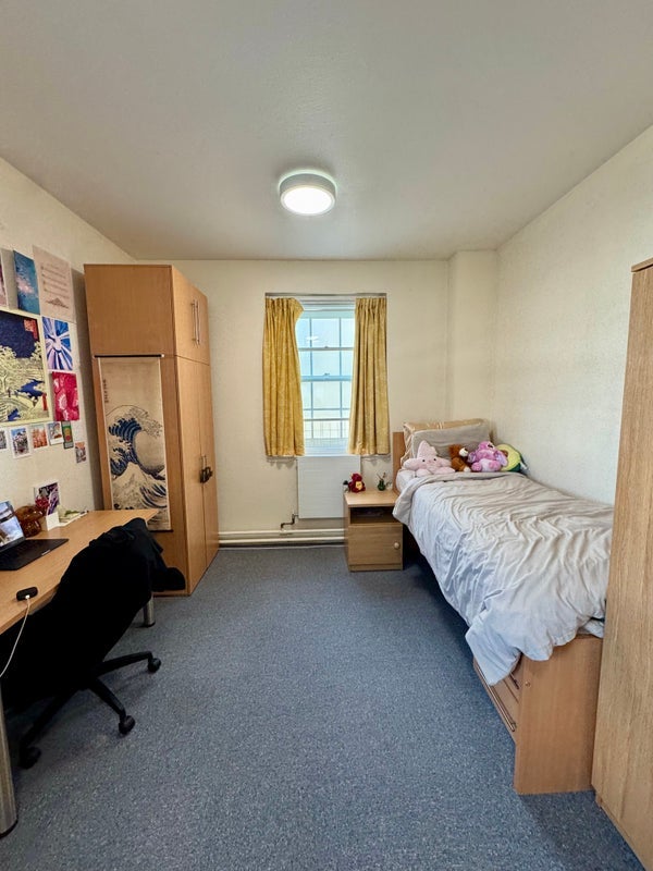 Room Augustus Street in Greater London