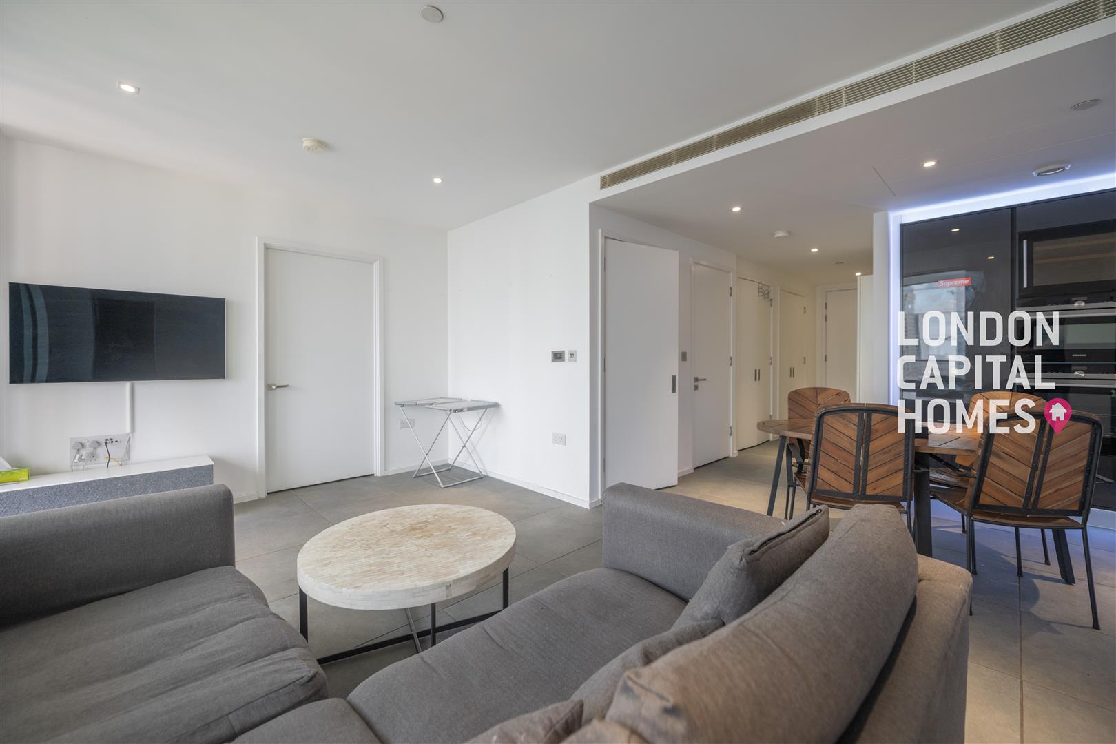 Flat Dollar Bay Place in Greater London