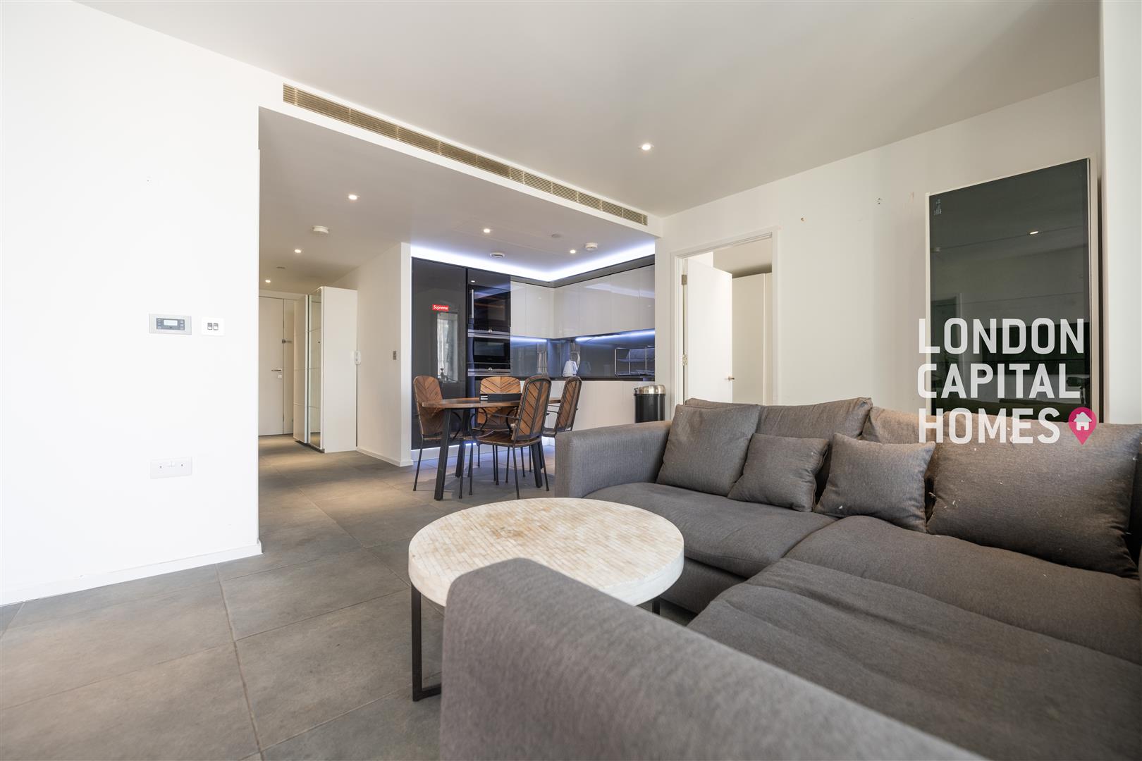 Flat Dollar Bay Place in Greater London
